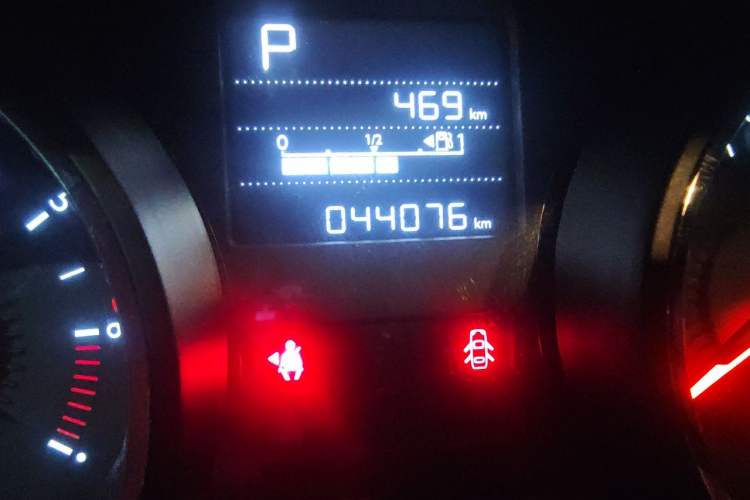 Used Citroen C3-XR 2015 1.6L Automatic Smart Version Odometer Close Up
