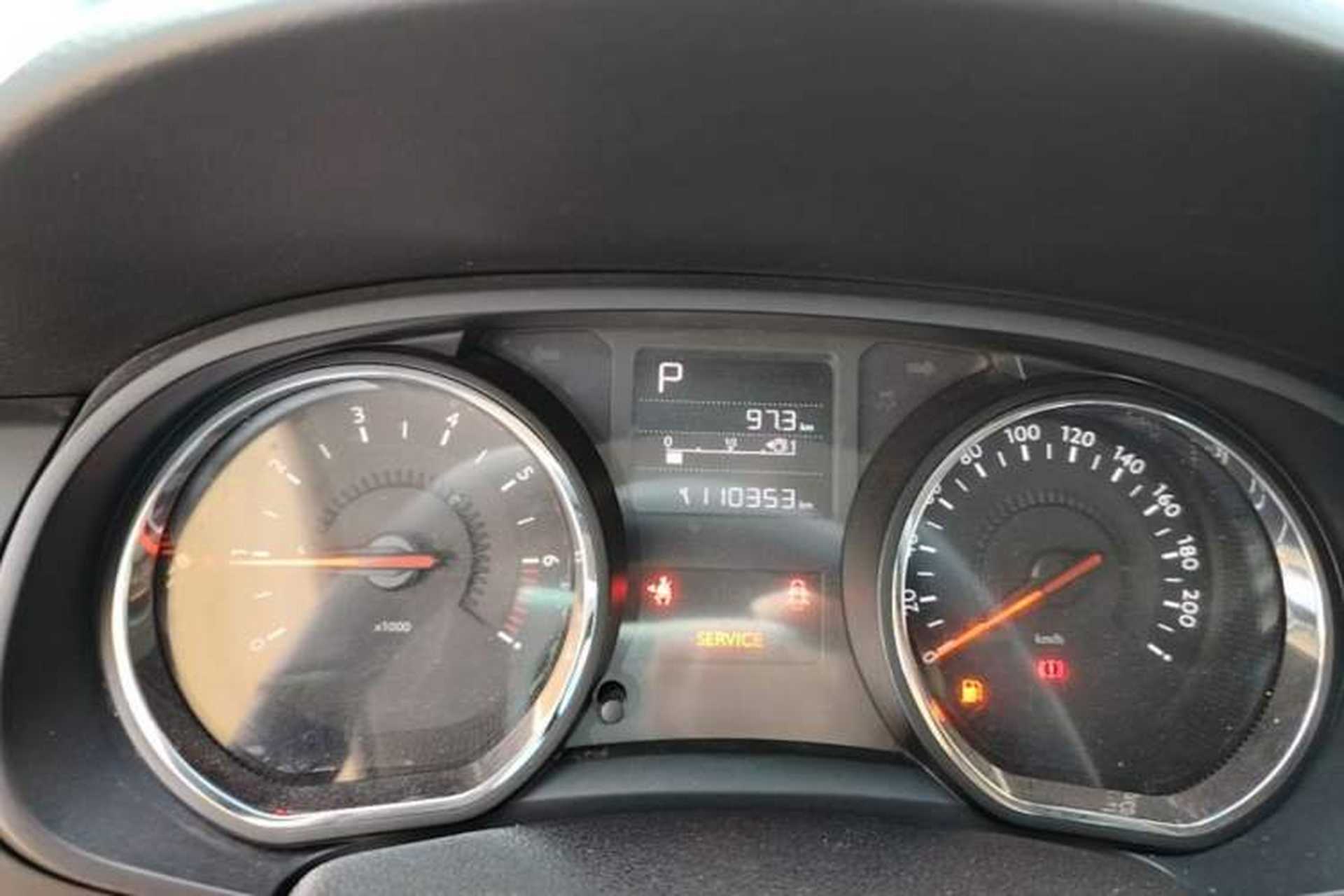 Used Citroen C3-XR 2015 1.6L Automatic Fashion Model Odometer Close Up