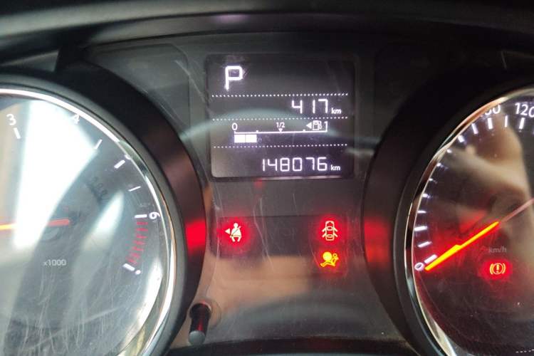 Used Citroen C3-XR 2015 1.6L Automatic Smart Version Odometer Close Up