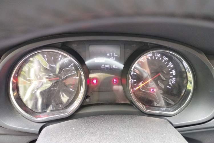 Used Citroen C3-XR 2015 1.6L Manual Pioneer Model Odometer Close Up