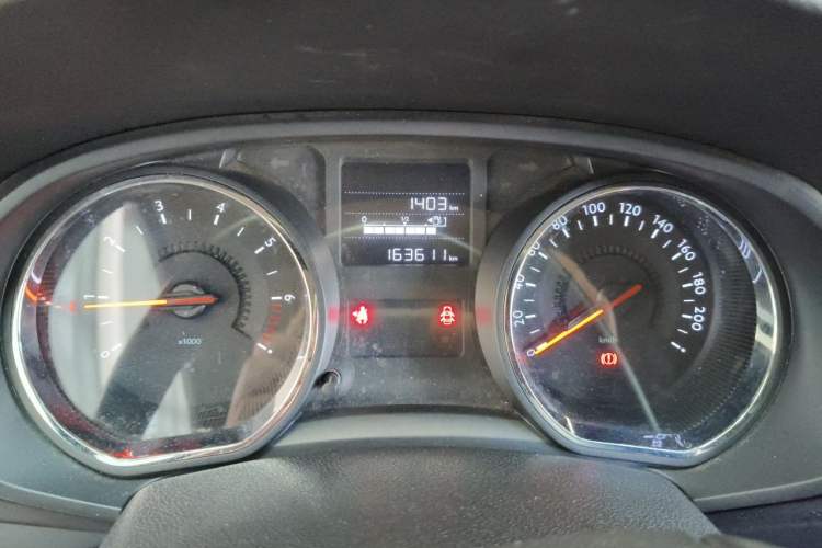 Used Citroen C3-XR 2015 1.6L Manual Pioneer Model Odometer Close Up