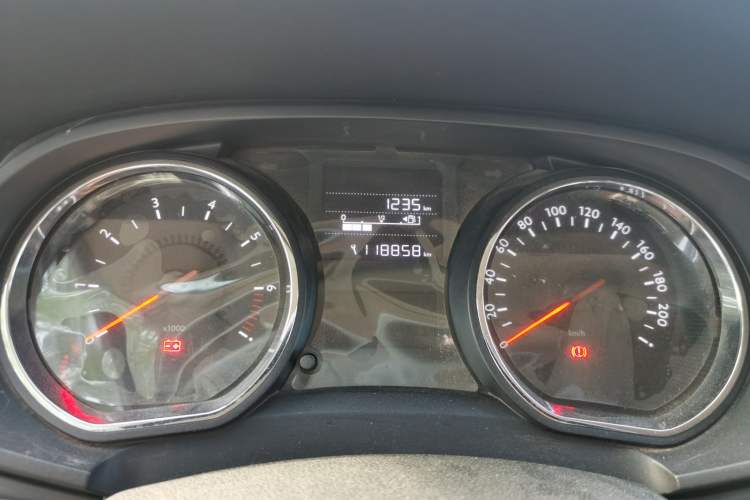 Used Citroen C3-XR 2015 1.6L Manual Pioneer Model Odometer Close Up
