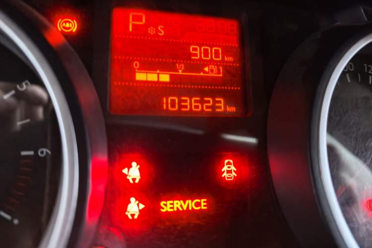 Used Citroen C3-XR 2015 1.6L Automatic Fashion Model Odometer Close Up