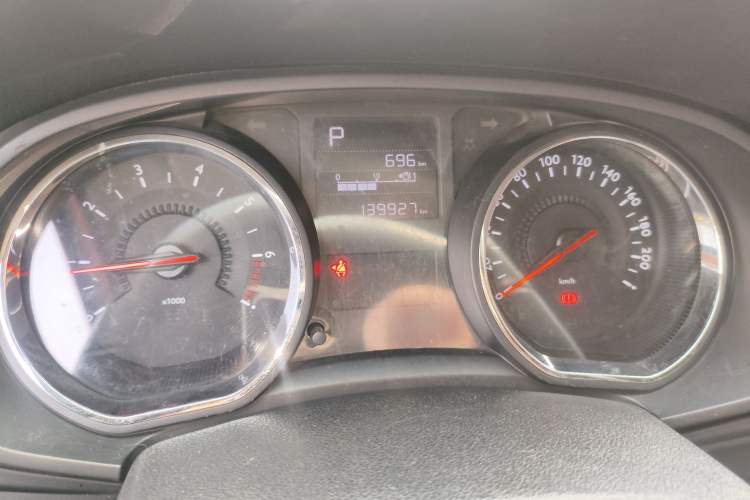Used Citroen C3-XR 2015 1.6L Automatic Smart Version Odometer Close Up
