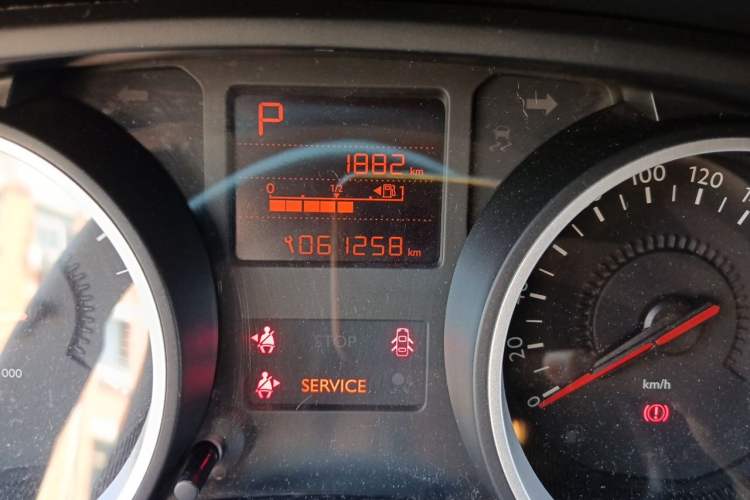Used Citroen C3-XR 2015 1.6L Automatic Fashion Model Odometer Close Up