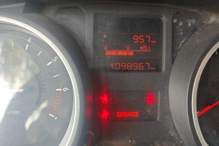 Used Citroen C3-XR 2015 1.6L Manual Fashion Edition Odometer Close Up
