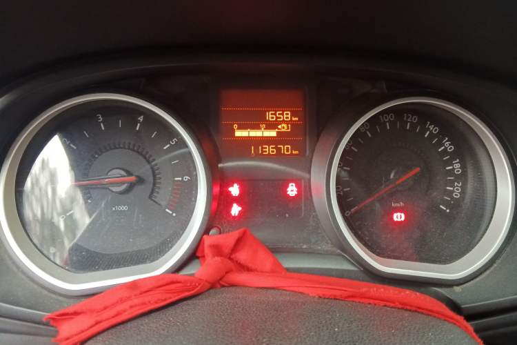 Used Citroen C3-XR 2015 1.6L Manual Fashion Edition Odometer Close Up