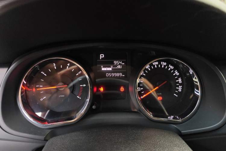 Used Citroen C3-XR 2015 1.6L Automatic Smart Version Odometer Close Up