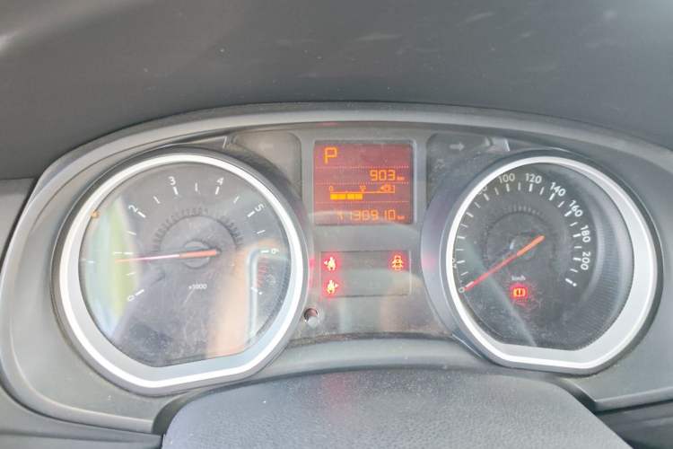 Used Citroen C3-XR 2015 1.6L Automatic Fashion Model Odometer Close Up