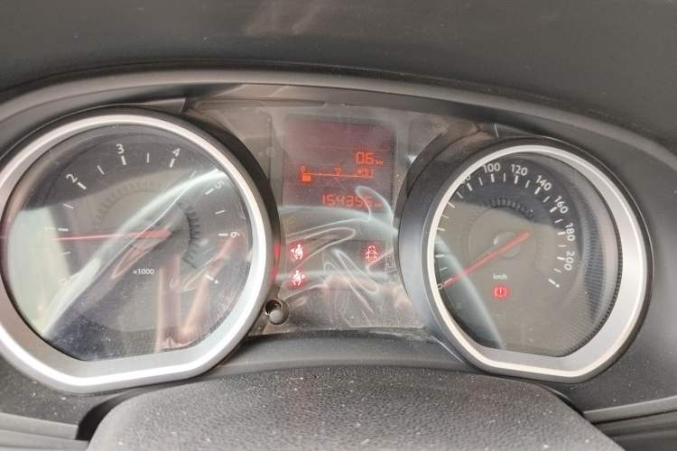 Used Citroen C3-XR 2015 1.6L Manual Fashion Edition Odometer Close Up