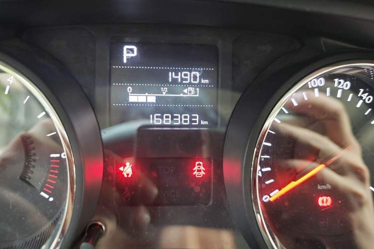 Used Citroen C3-XR 2015 1.6THP Automatic Smart Model Odometer Close Up