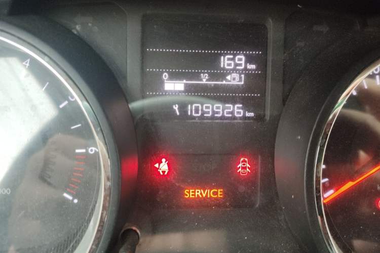 Used Citroen C3-XR 2015 1.6L Manual Pioneer Model Odometer Close Up