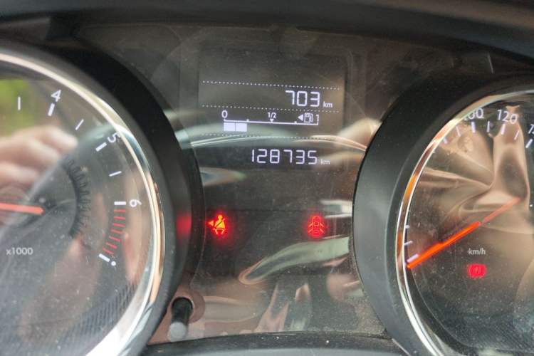 Used Citroen C3-XR 2015 1.6L Manual Pioneer Model Odometer Close Up
