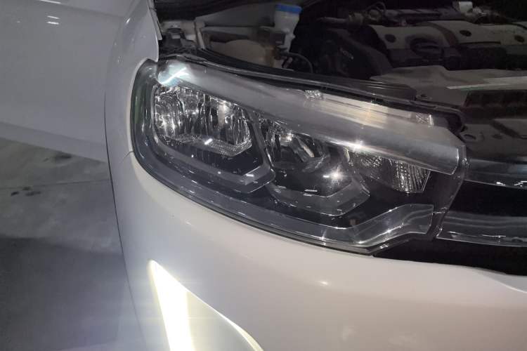Used Citroen C3-XR 2015 1.6L Automatic Pioneer Model Right Front Headlight
