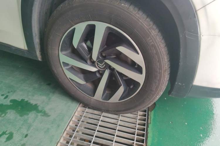 Used Citroen C3-XR 2015 1.6L Automatic Pioneer Model Right Front Wheel Hub