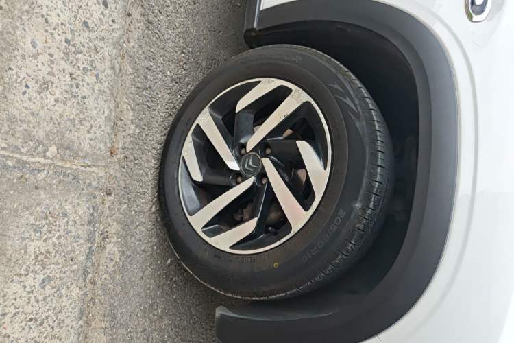 Used Citroen C3-XR 2015 1.6L Automatic Pioneer Model Right Front Wheel Hub