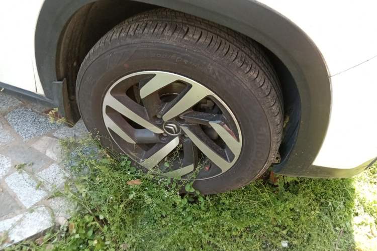Used Citroen C3-XR 2015 1.6L Automatic Pioneer Model Right Front Wheel Hub