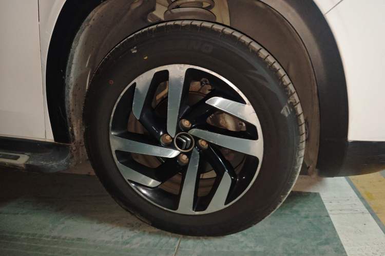 Used Citroen C3-XR 2015 1.6L Automatic Pioneer Model Right Front Wheel Hub