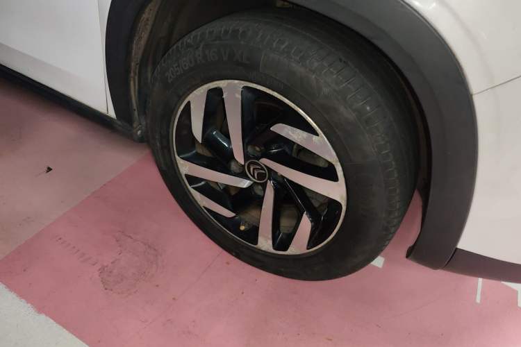Used Citroen C3-XR 2015 1.6THP Automatic Pioneer Model Right Front Wheel Hub