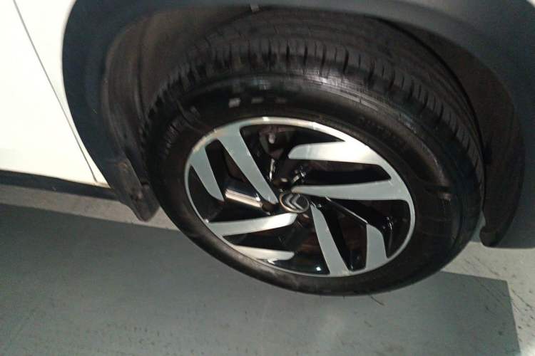 Used Citroen C3-XR 2015 1.6L Automatic Pioneer Model Right Front Wheel Hub