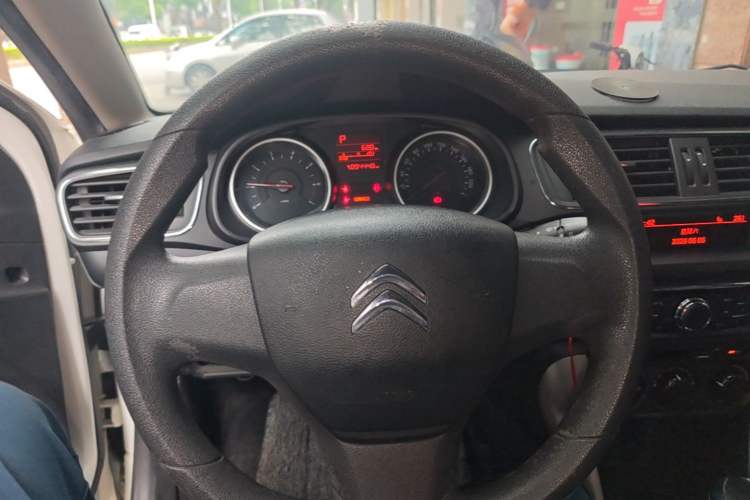 Used Citroen C3-XR 2015 1.6L Automatic Fashion Model Steering Wheel
