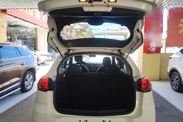 Used Citroen C3-XR 2015 1.6L Manual Pioneer Model Trunk