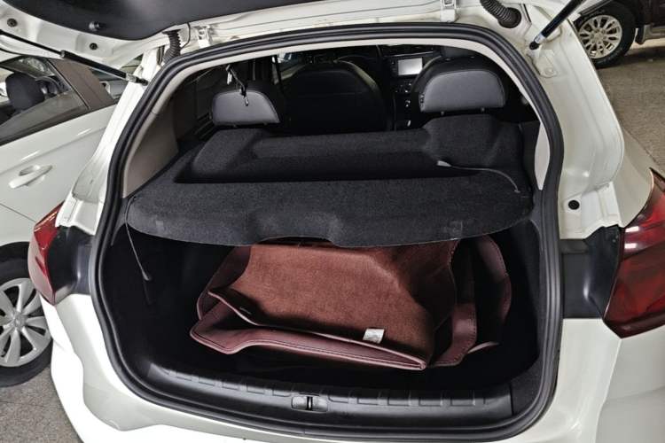 Used Citroen C3-XR 2015 1.6L Manual Pioneer Model Trunk