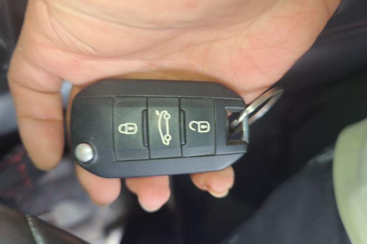 Used Citroen C3-XR 2015 1.6L Manual Pioneer Model Vehicle Key