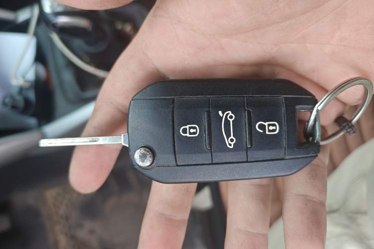 Used Citroen C3-XR 2015 1.6L Manual Pioneer Model Vehicle Key