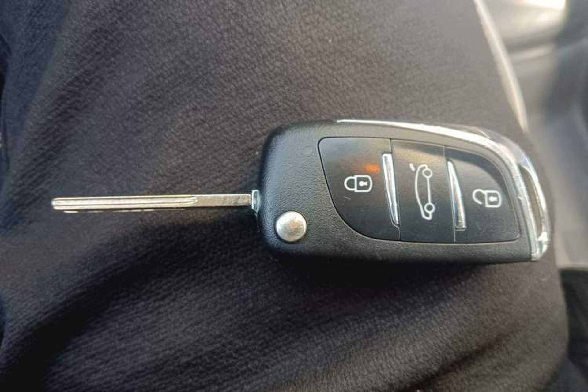 Used Citroen C3-XR 2015 1.6L Automatic Fashion Model Vehicle Key