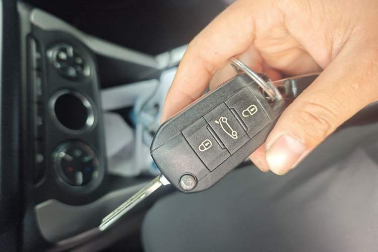 Used Citroen C3-XR 2015 1.6L Manual Pioneer Model Vehicle Key