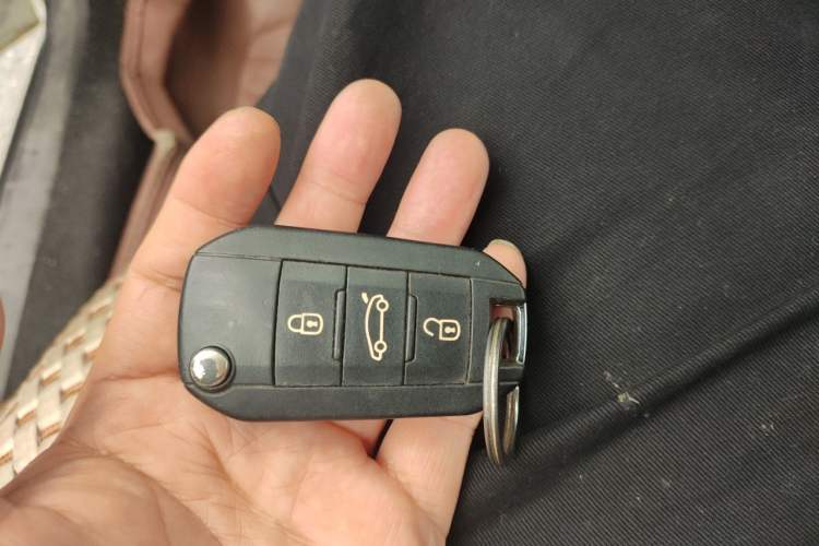 Used Citroen C3-XR 2015 1.6L Manual Pioneer Model Vehicle Key