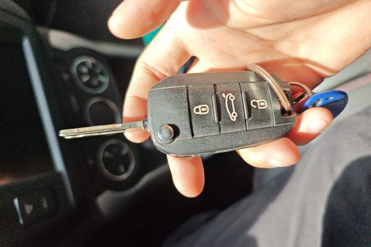 Used Citroen C3-XR 2015 1.6L Manual Pioneer Model Vehicle Key