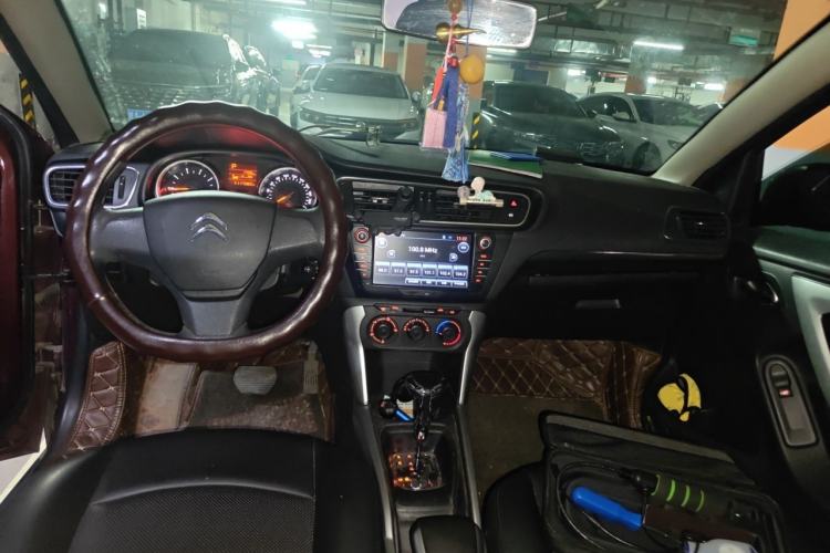 Used Citroen C3-XR 2017 1.6L Automatic Fashion Model Center Console
