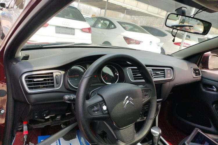 Used Citroen C3-XR 2017 1.6L Automatic Pioneer Model Center Console