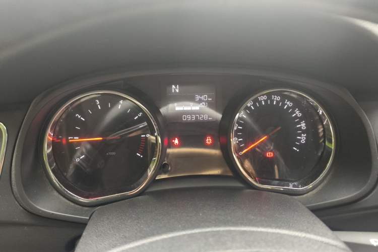 Used Citroen C3-XR 2017 230THP Automatic Smart Version Odometer Close Up