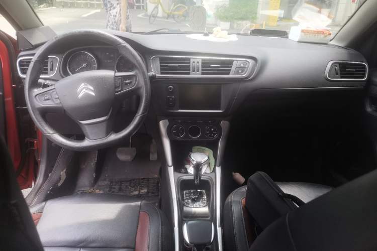 Used Citroen C3-XR 2017 230THP Automatic Smart Version Center Console