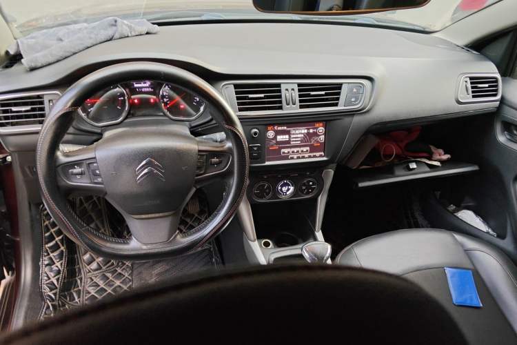 Used Citroen C3-XR 2017 1.6L Automatic Pioneer Model Center Console