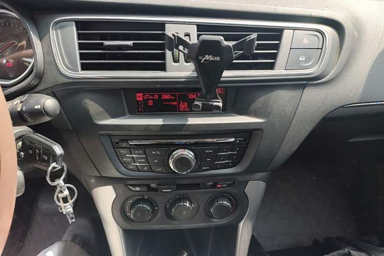 Used Citroen C3-XR 2017 1.6L Automatic Fashion Model Audio And AC Panel