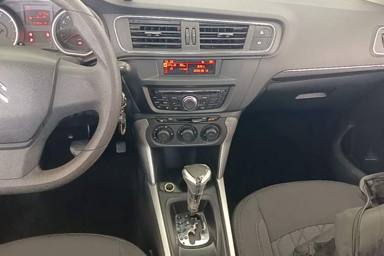 Used Citroen C3-XR 2017 1.6L Automatic Fashion Model Audio And AC Panel