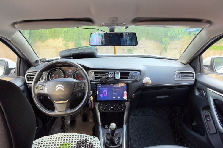 Used Citroen C3-XR 2017 1.6L Manual Pioneer Model Center Console