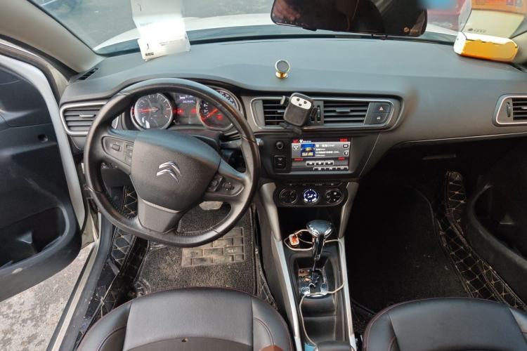 Used Citroen C3-XR 2017 1.6L Automatic Pioneer Model Center Console