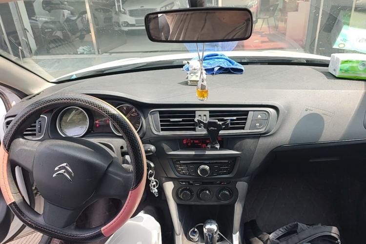 Used Citroen C3-XR 2017 1.6L Automatic Fashion Model Center Console