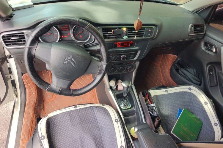 Used Citroen C3-XR 2017 1.6L Automatic Fashion Model Center Console