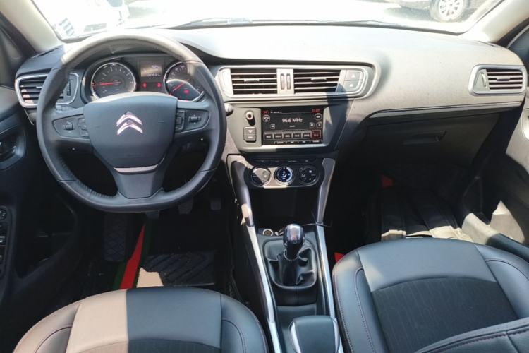 Used Citroen C3-XR 2017 1.6L Manual Pioneer Model Center Console