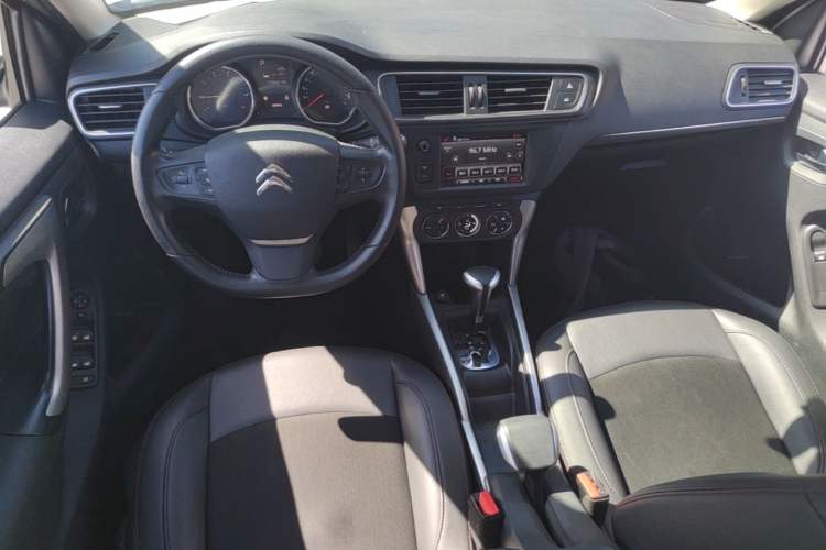 Used Citroen C3-XR 2017 1.6L Automatic Pioneer Model Center Console