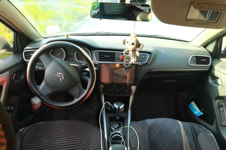 Used Citroen C3-XR 2017 1.6L Automatic Fashion Model Center Console