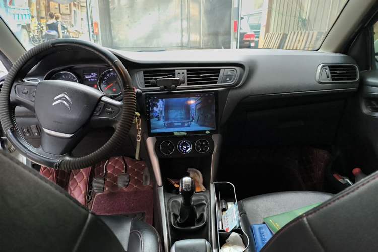 Used Citroen C3-XR 2017 1.6L Manual Pioneer Model Center Console