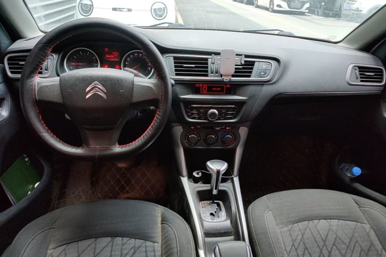 Used Citroen C3-XR 2017 1.6L Automatic Fashion Model Center Console