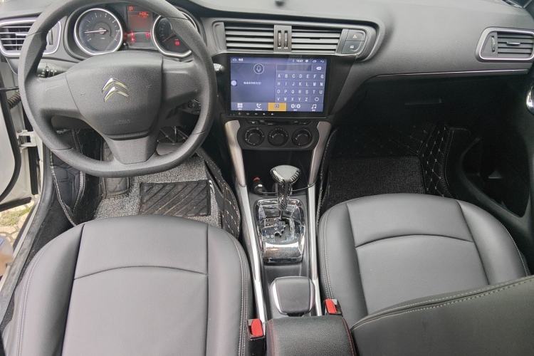 Used Citroen C3-XR 2017 1.6L Automatic Fashion Model Center Console